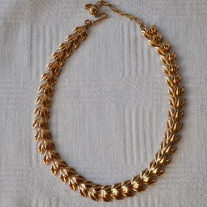 Vintage 1960’s 15” Crown Trifari Signed Gold Tone Choker Necklace